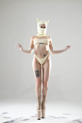 Naughty Thoughts Top Sinner Underboob in Vinile - Crema XL